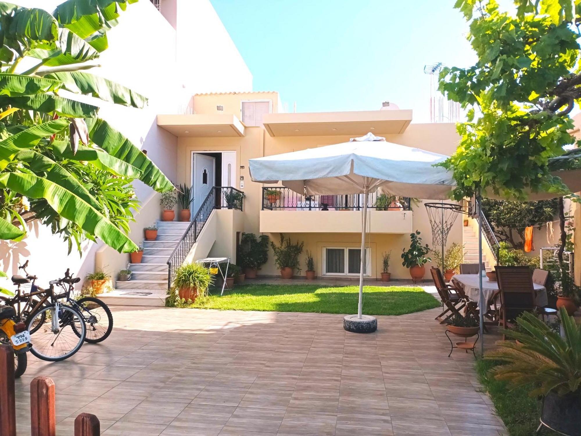 Family Yard House Appartement